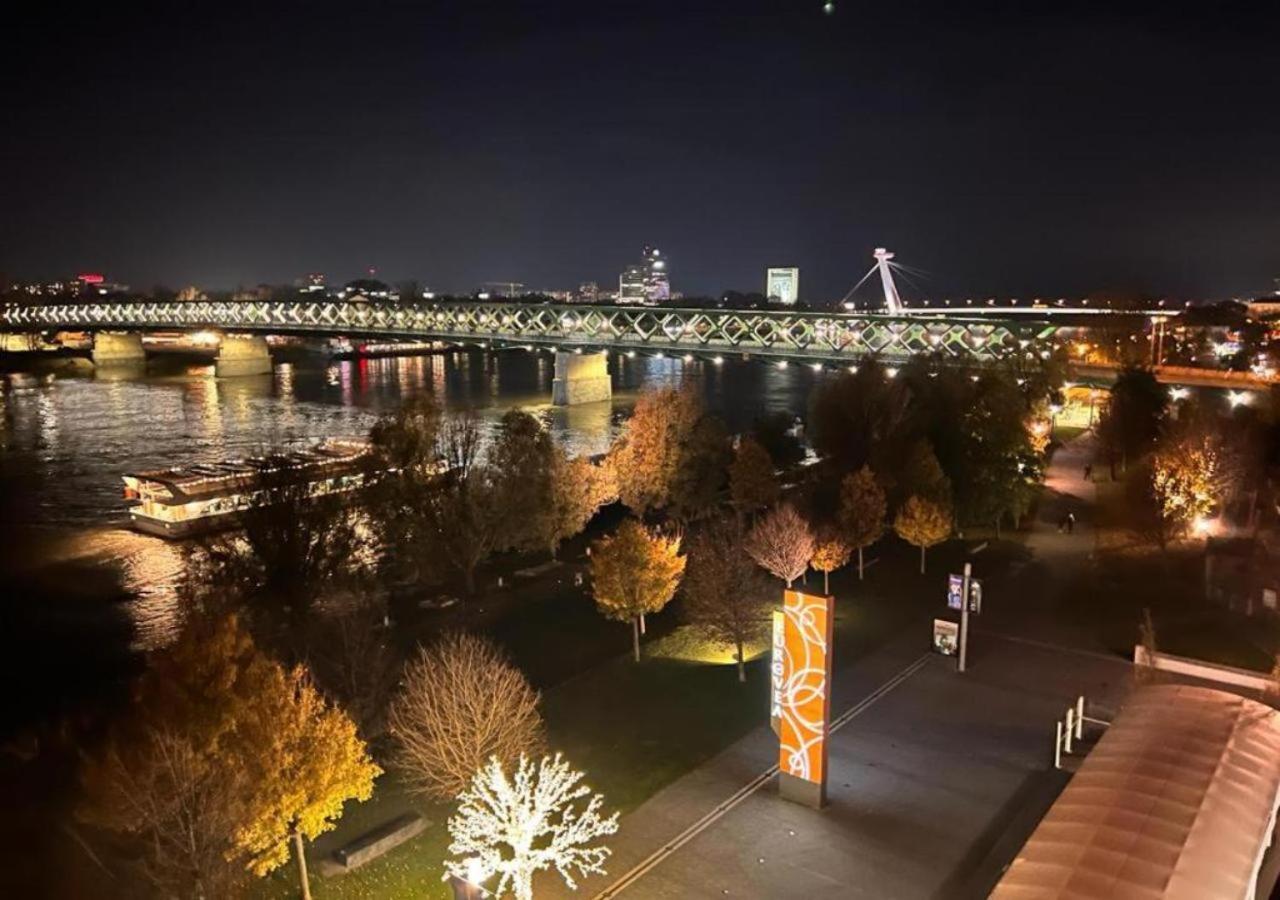 River Front Mezonet Eurovea Bratislava Eksteriør bilde