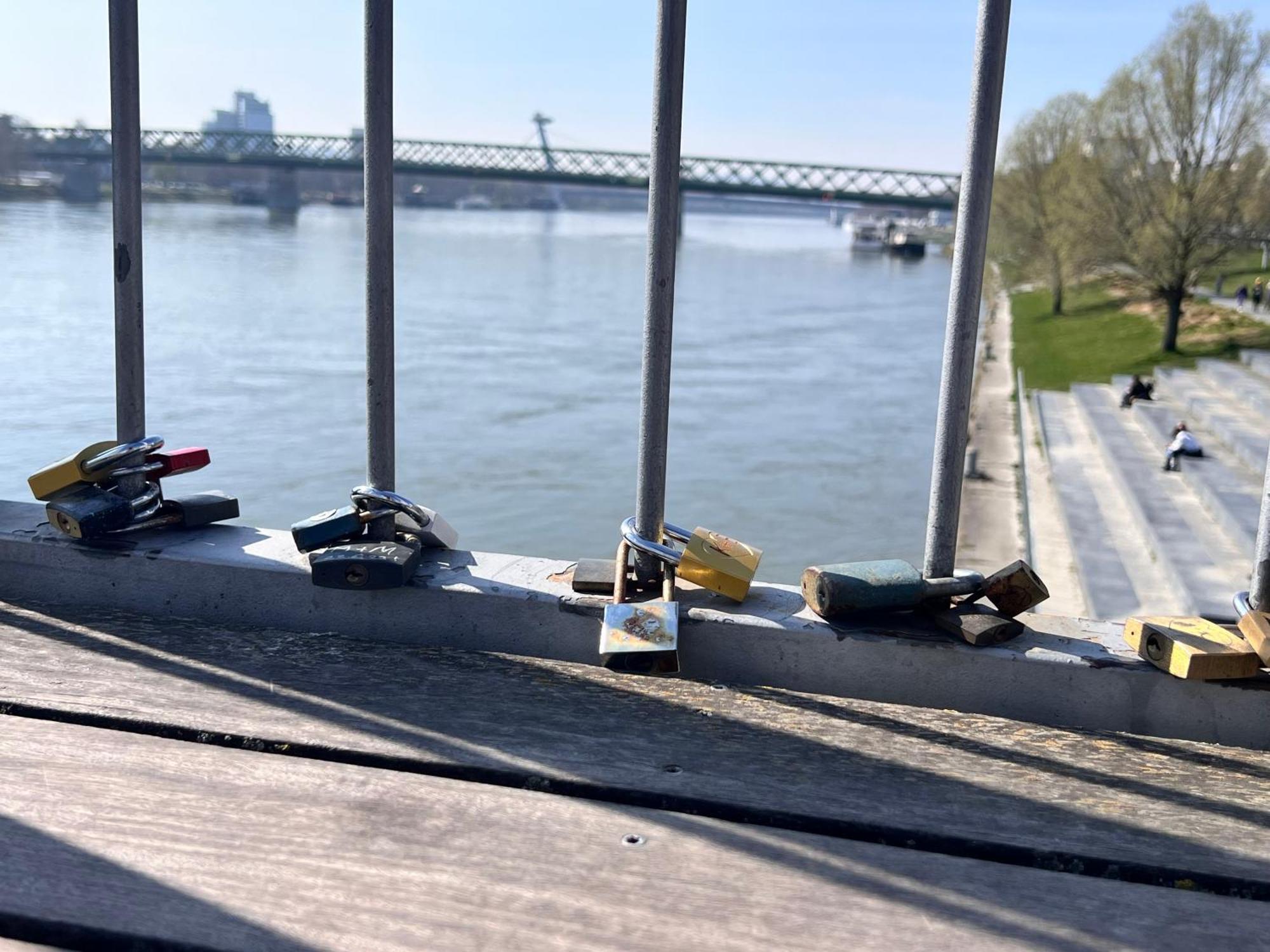 River Front Mezonet Eurovea Bratislava Eksteriør bilde