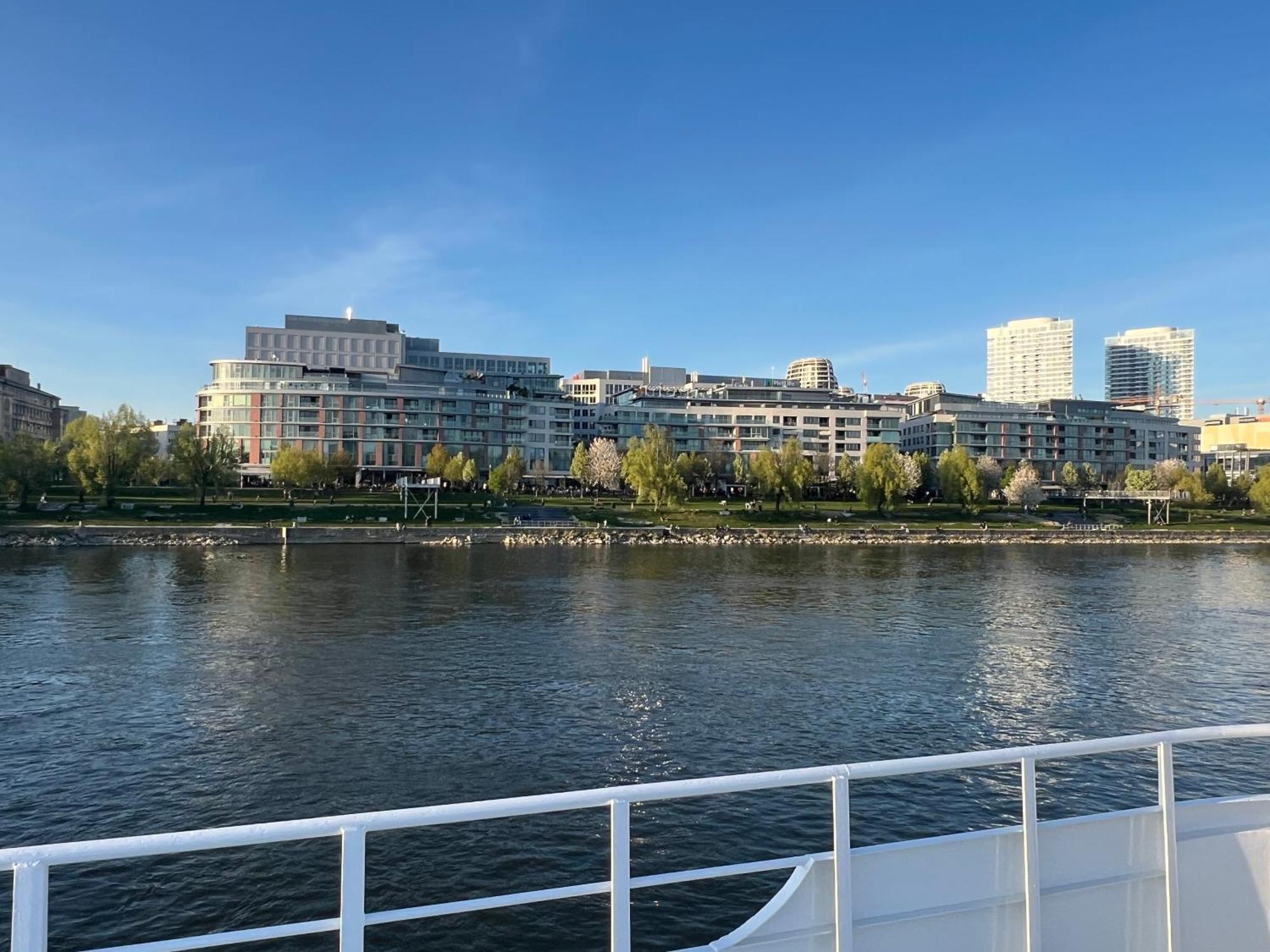 River Front Mezonet Eurovea Bratislava Eksteriør bilde