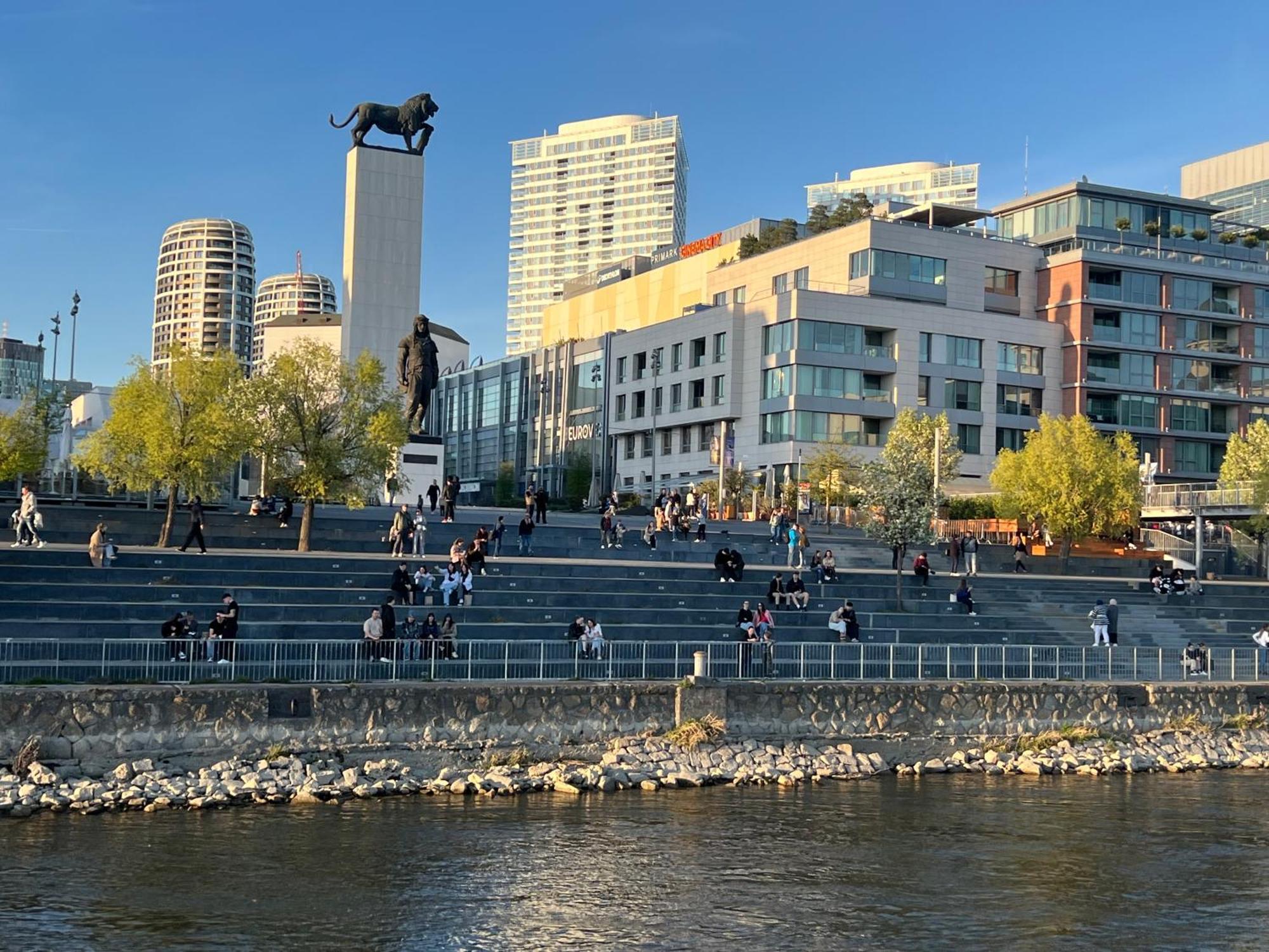 River Front Mezonet Eurovea Bratislava Eksteriør bilde